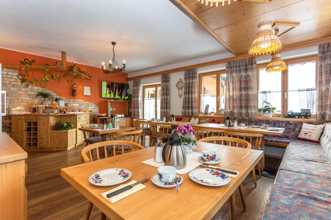 Hoelzl Bed & Breakfast Neukirchen am Großvenediger Esterno foto