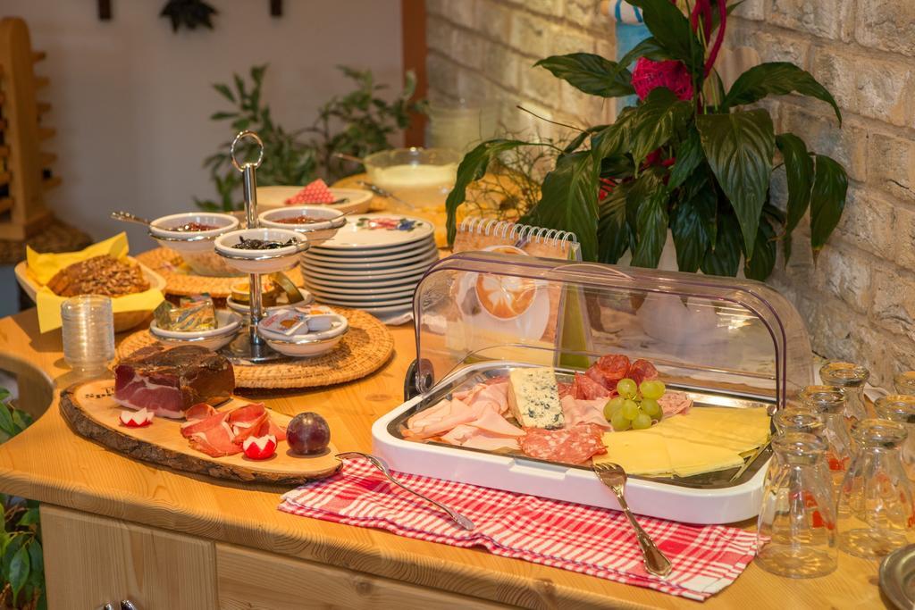 Hoelzl Bed & Breakfast Neukirchen am Großvenediger Esterno foto