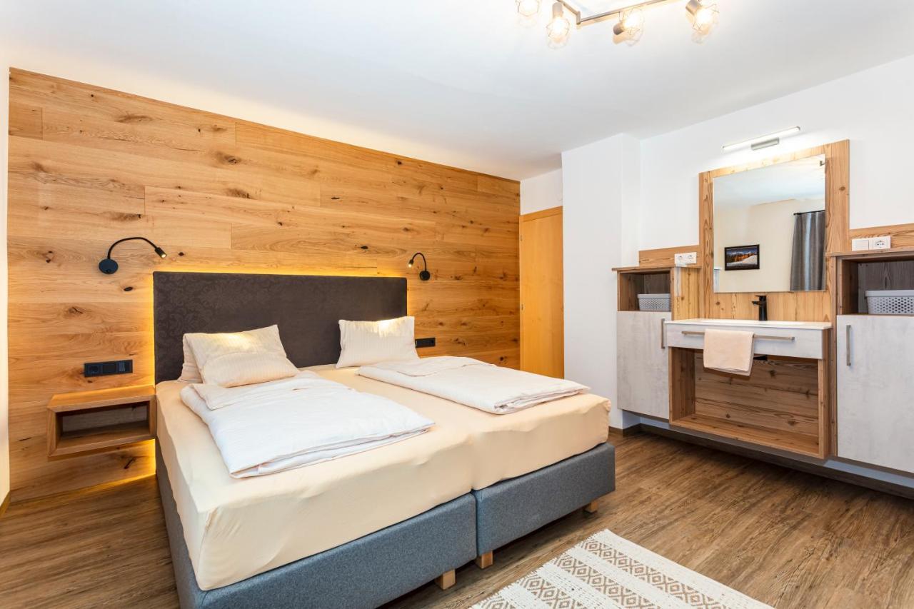 Hoelzl Bed & Breakfast Neukirchen am Großvenediger Esterno foto