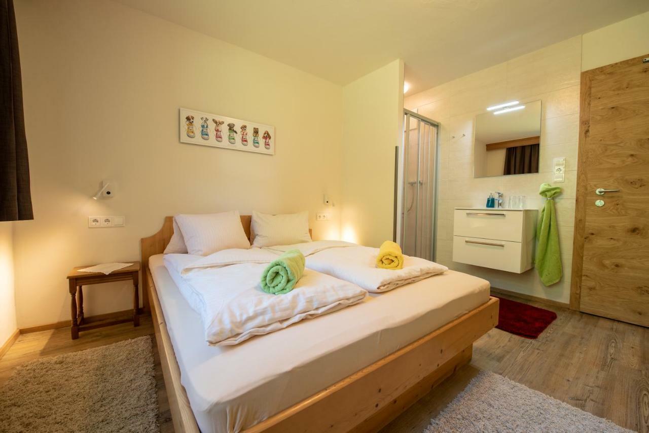 Hoelzl Bed & Breakfast Neukirchen am Großvenediger Esterno foto